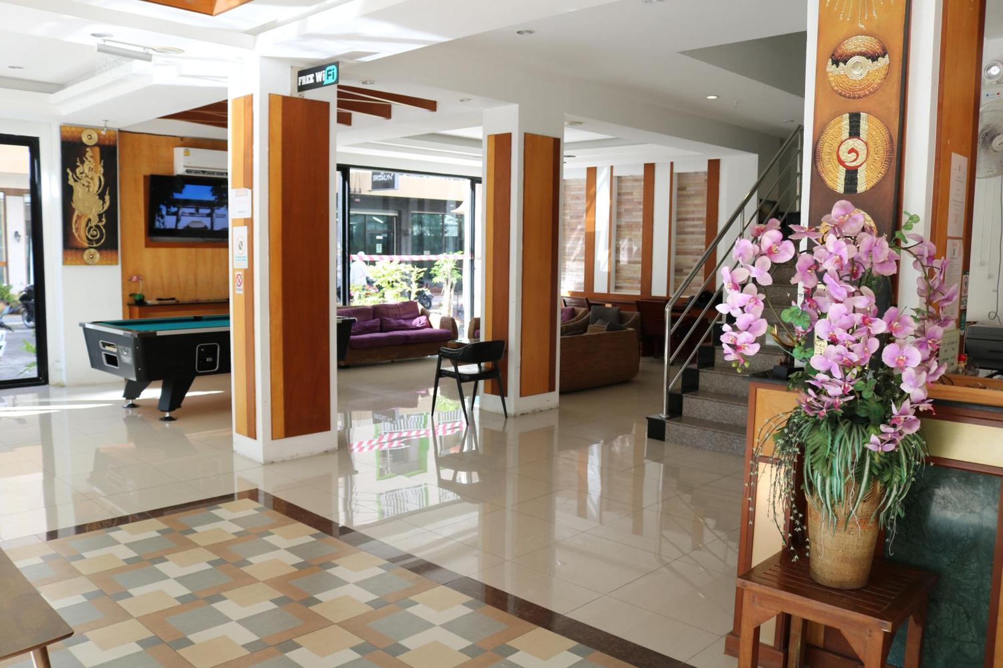 Diamond Crown Hotel Patong Exterior photo